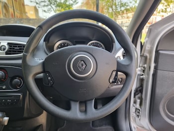 Used Renault Clio 2010 for sale - 78330214: Photo