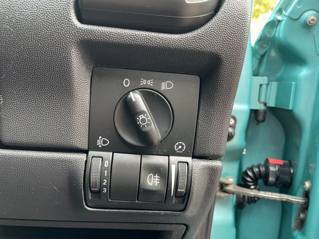 Used Vauxhall Corsa 2005 for sale - 77269197: Photo 26