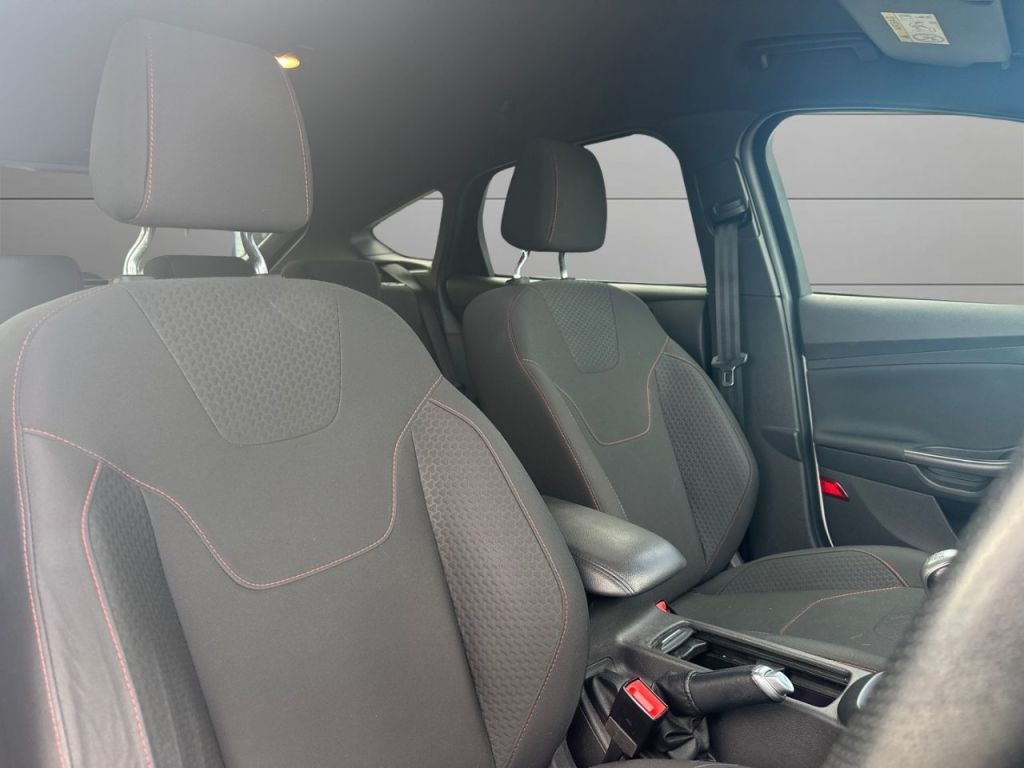 Used Ford Focus 2018 for sale - 76303242: Photo 9