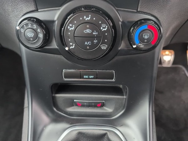 Used Ford Fiesta 2016 for sale - 76184910: Photo 14