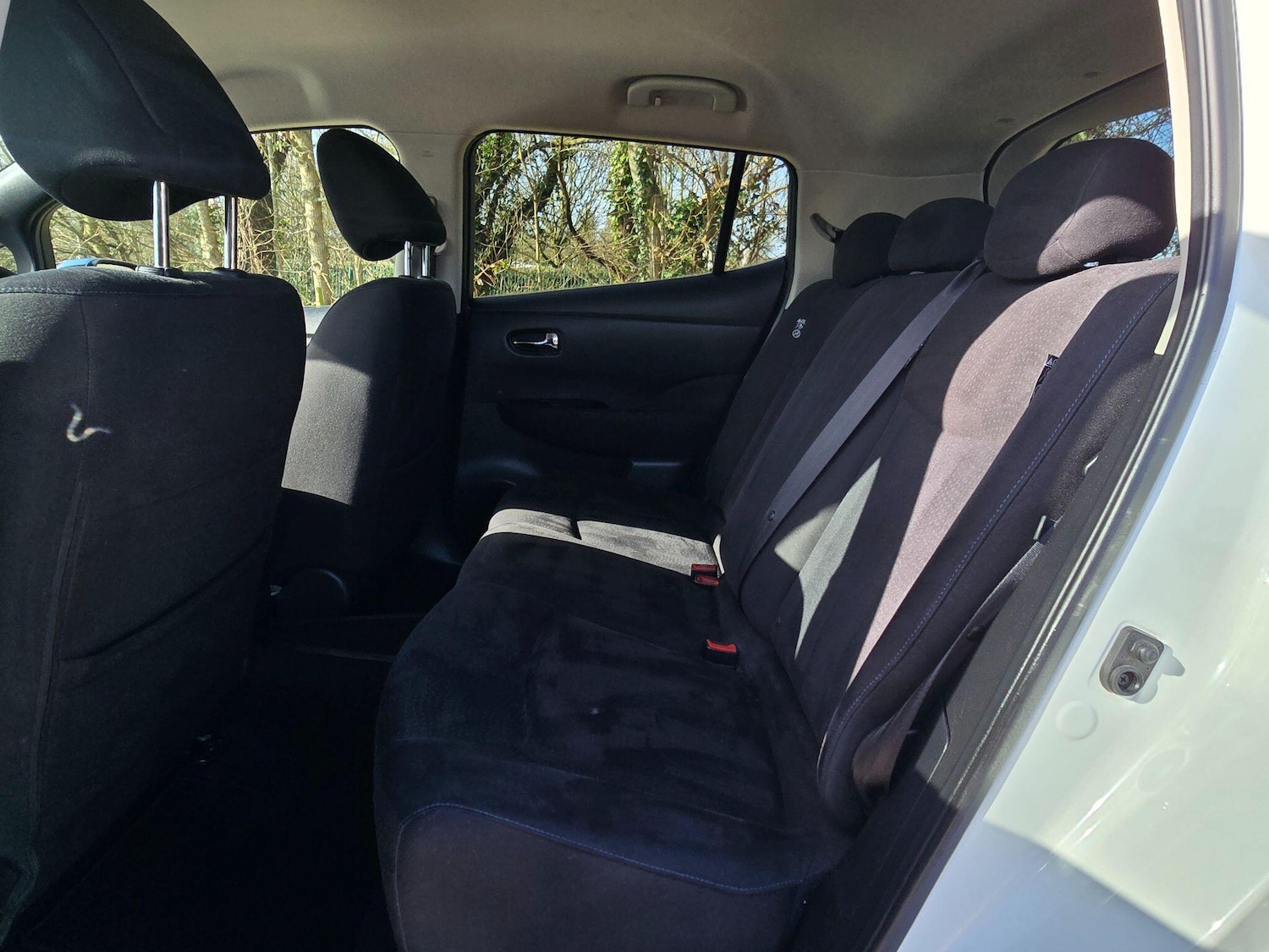 Used Nissan Leaf 2015 for sale - 77674000: Photo 8