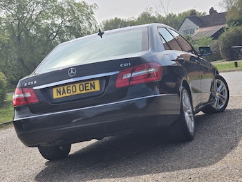 Used Mercedes-Benz E Class 2010 for sale - 77048344: Photo