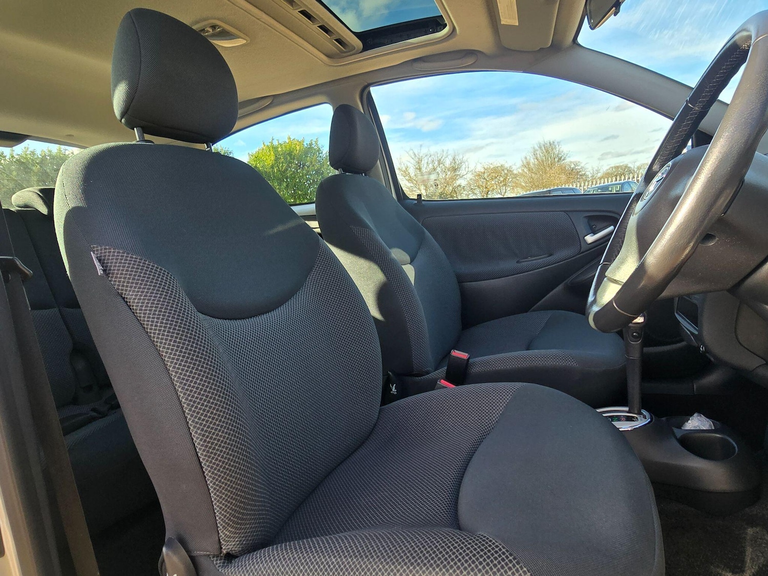 Used Toyota Yaris 2004 for sale - 77654091: Photo 7