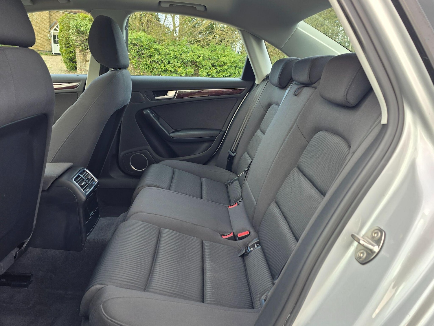 Used Audi A4 2010 for sale - 77648242: Photo 8