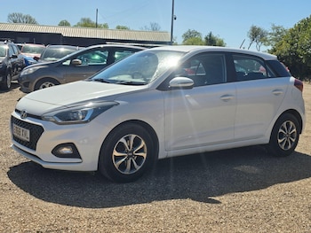 Used Hyundai i20 2019 for sale - 78445405: Photo