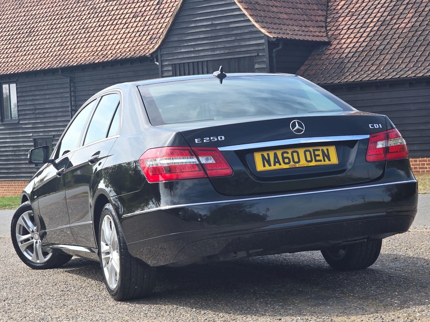 Used Mercedes-Benz E Class 2010 for sale - 77236232: Photo 2
