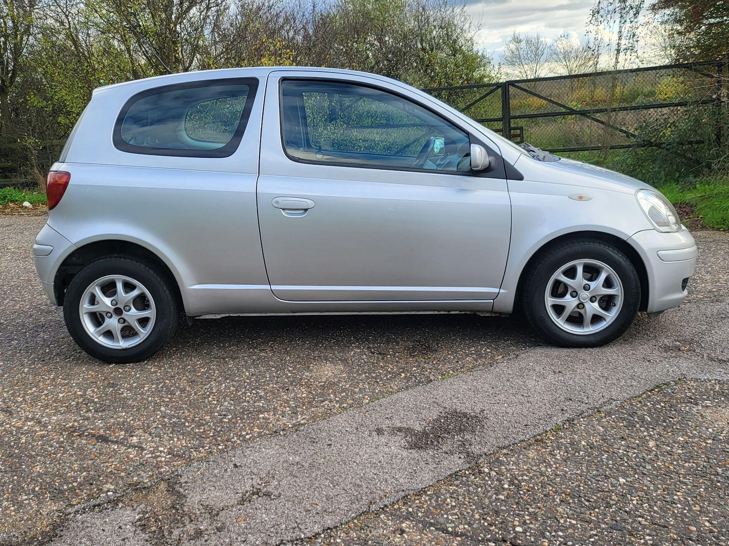 Used Toyota Yaris 2003 for sale - 77048350: Photo 5
