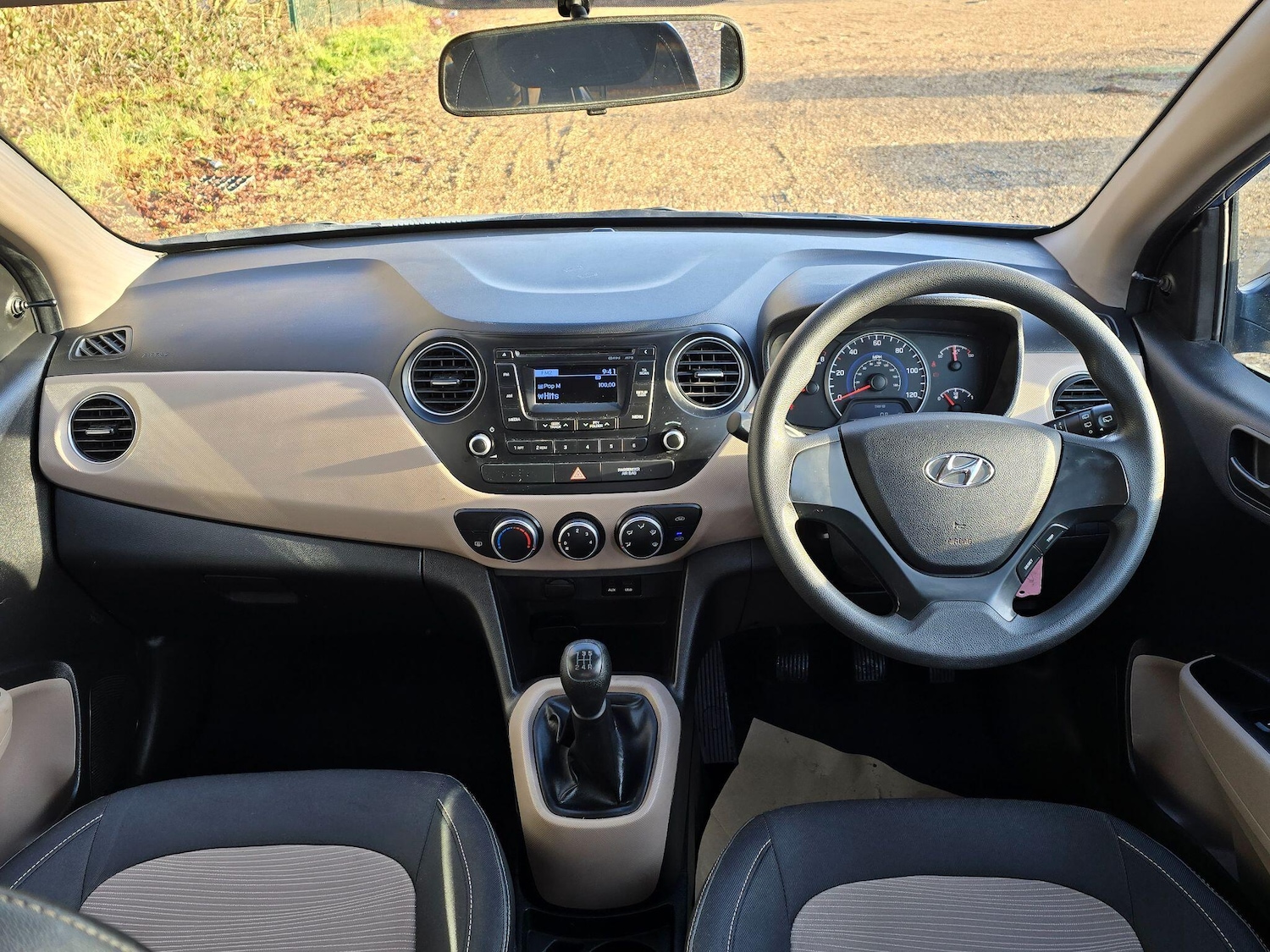 Used Hyundai i10 2015 for sale - 77355222: Photo 9