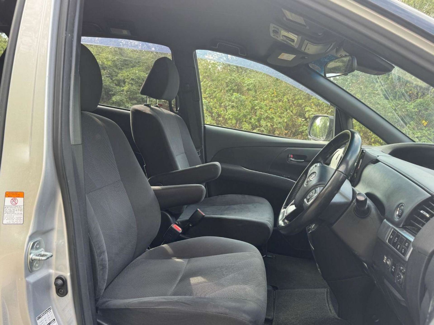 Used Toyota Estima 2024 for sale - 77249296: Photo 2