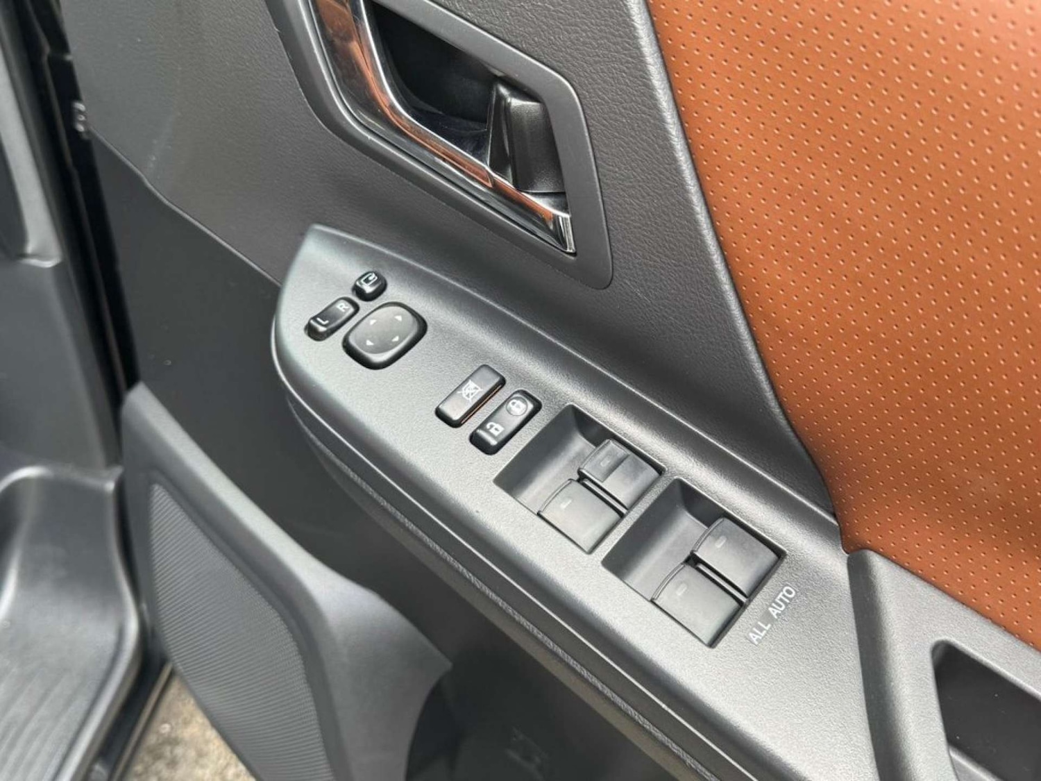 Used Toyota Vellfire 2024 for sale - 77259166: Photo 38