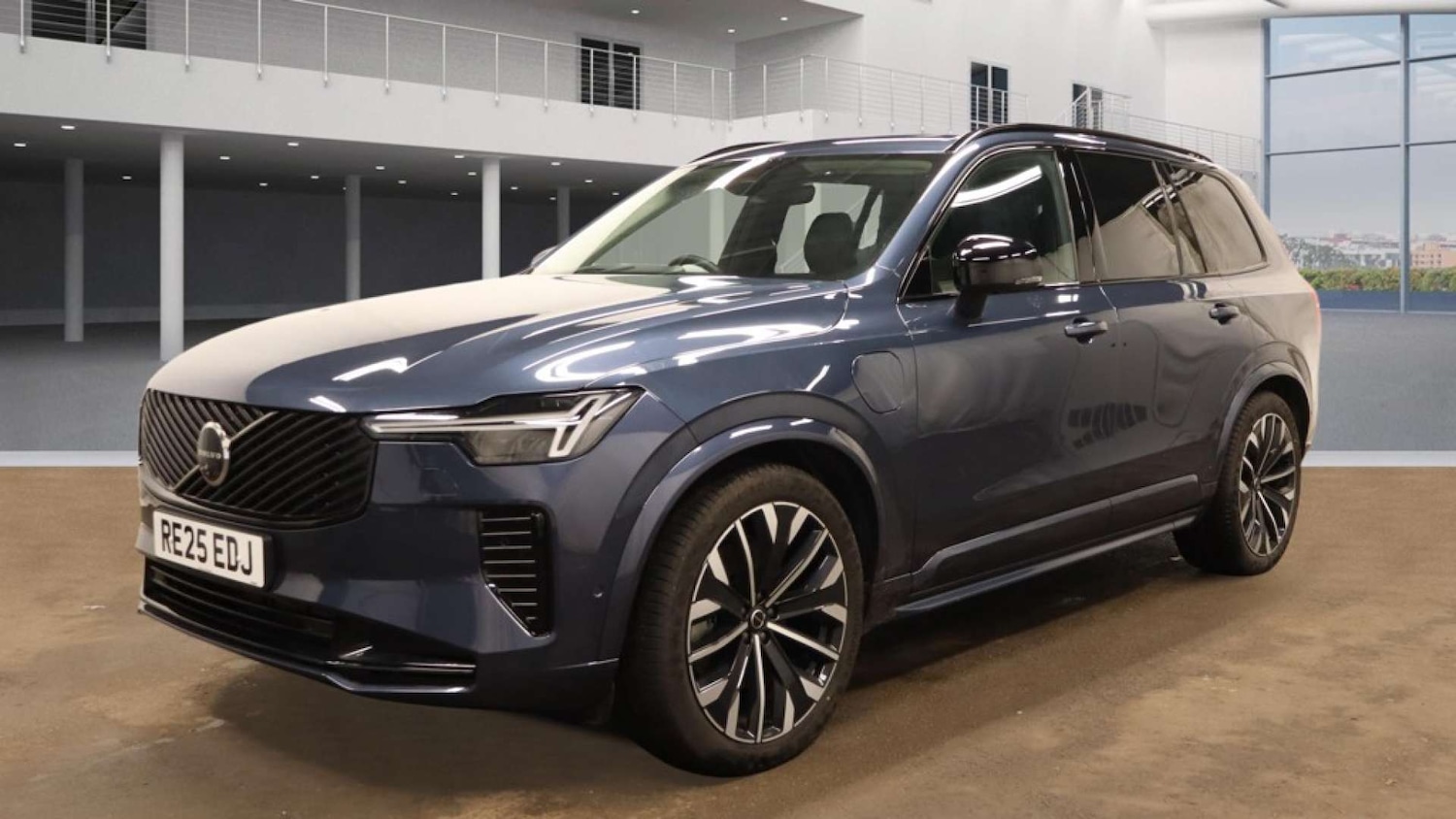 Used Volvo XC90 2025 for sale - 77337018: Photo 2