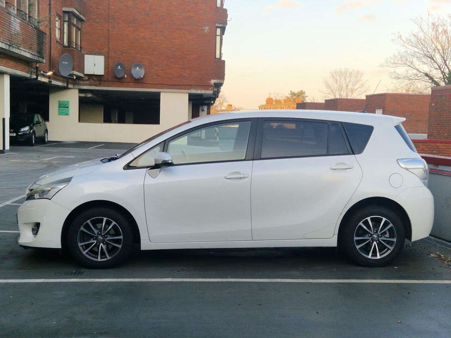 Used Toyota Verso 2013 for sale - 77249290: Photo 5