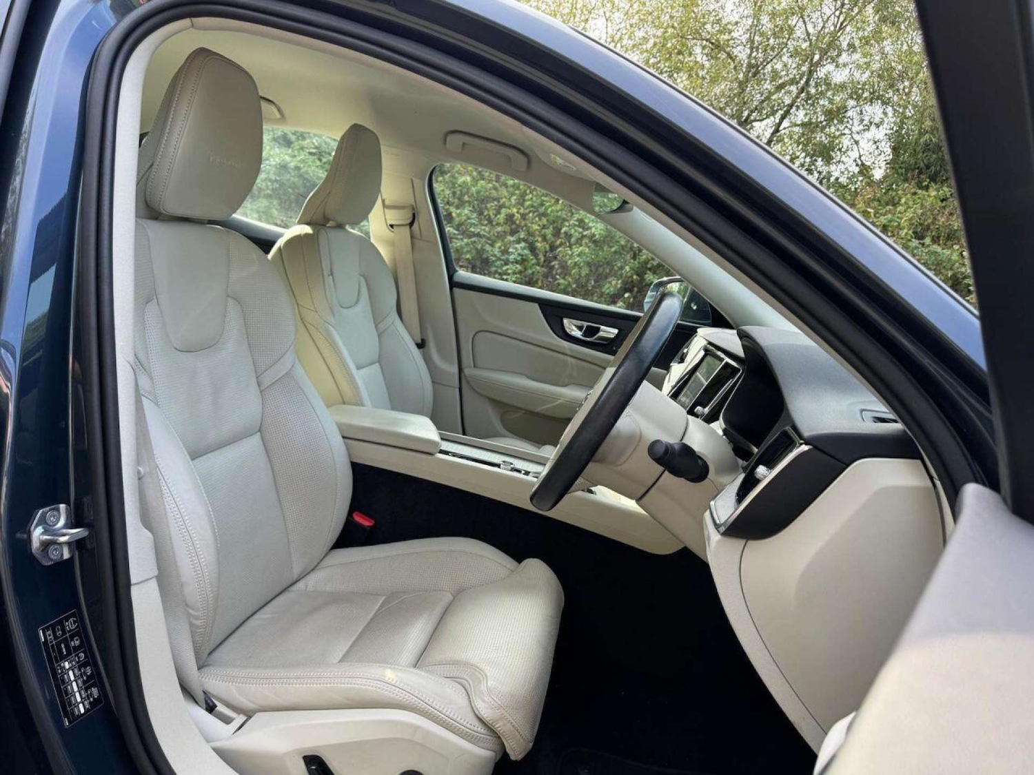 Used Volvo S60 2020 for sale - 77211292: Photo 2