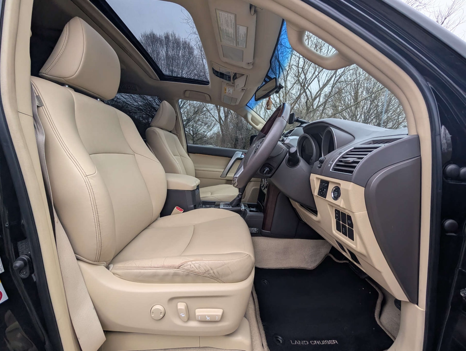 Used Toyota Land Cruiser 2017 for sale - 77591974: Photo 2