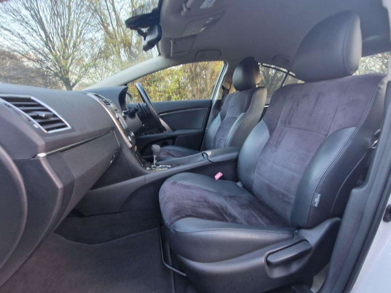 Used Toyota Avensis 2013 for sale - 77211280: Photo 12