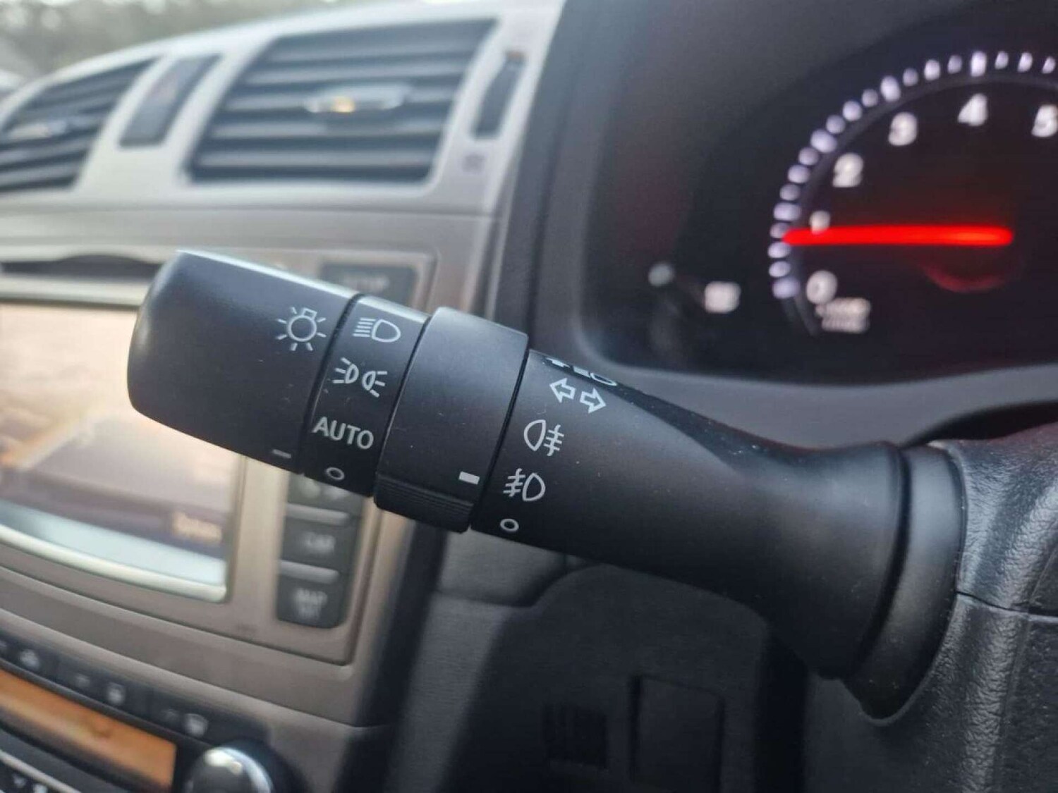 Used Toyota Avensis 2013 for sale - 77211280: Photo 19