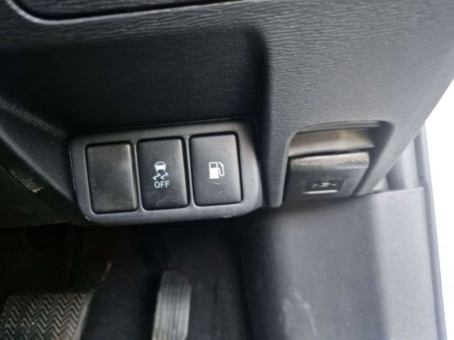 Used Toyota Avensis 2013 for sale - 77211280: Photo 28