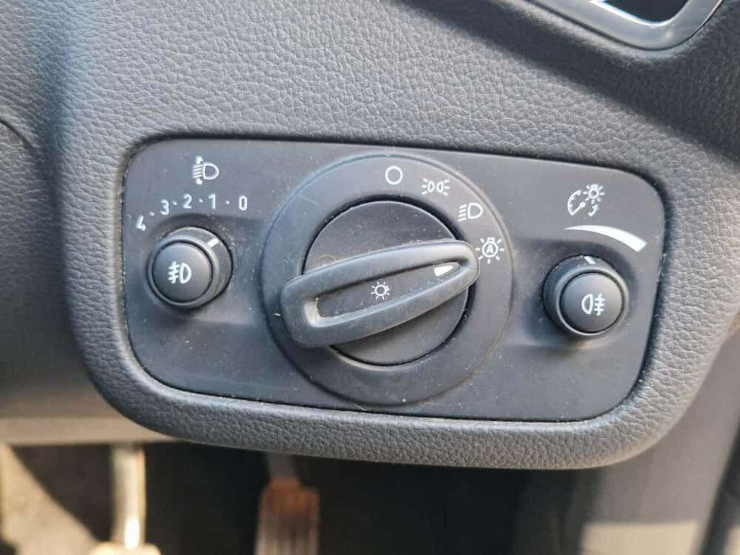 Used Ford Kuga 2015 for sale - 77211285: Photo 32