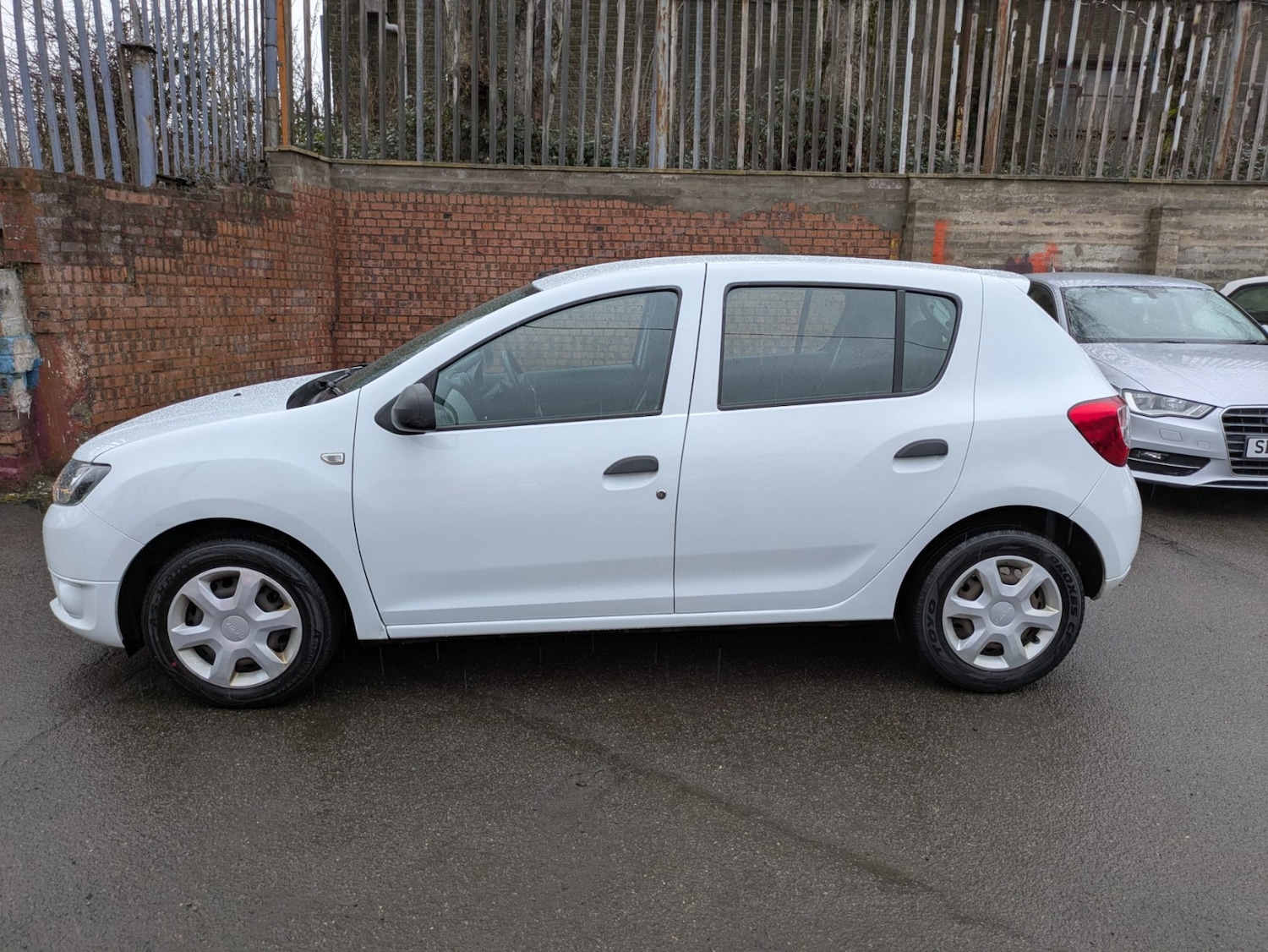 Used Dacia Sandero 2014 for sale - 77639359: Photo 2