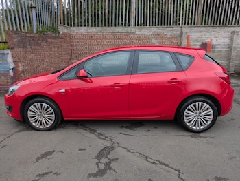 Used Vauxhall Astra 2013 for sale - 77245317: Photo