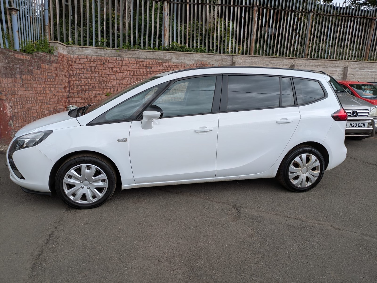 Used Vauxhall Zafira 2015 for sale - 77193774: Photo 2