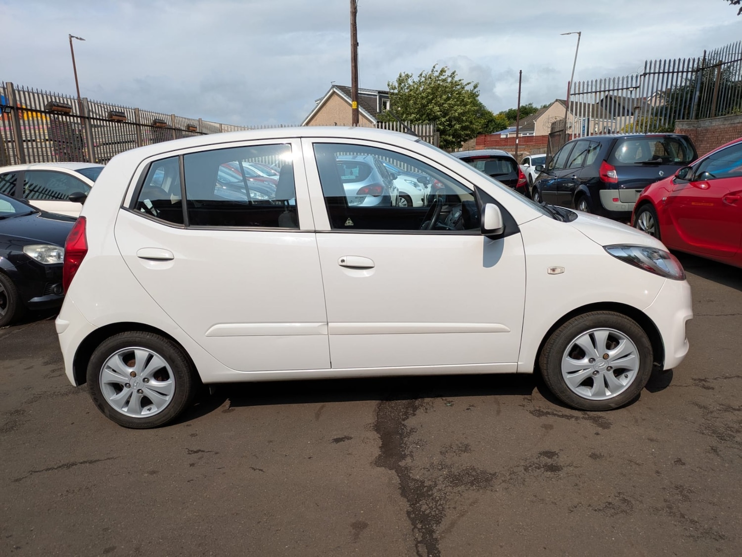 Used Hyundai i10 2014 for sale - 76237384: Photo 1