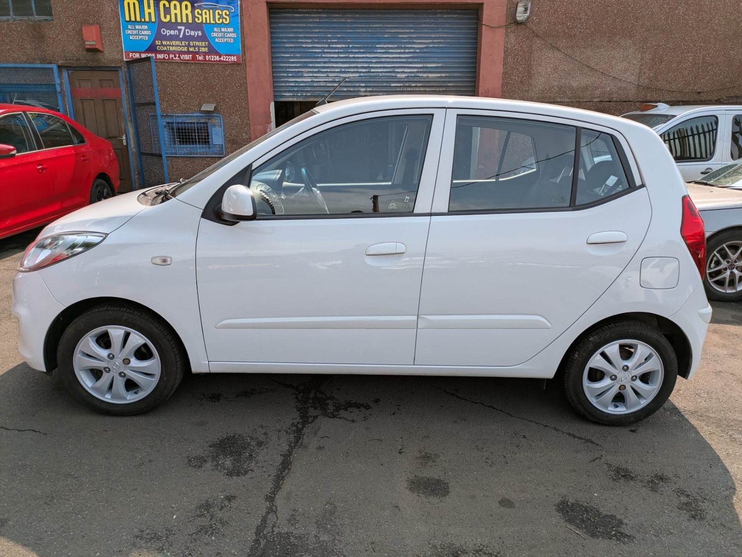 Used Hyundai i10 2014 for sale - 76237384: Photo 2