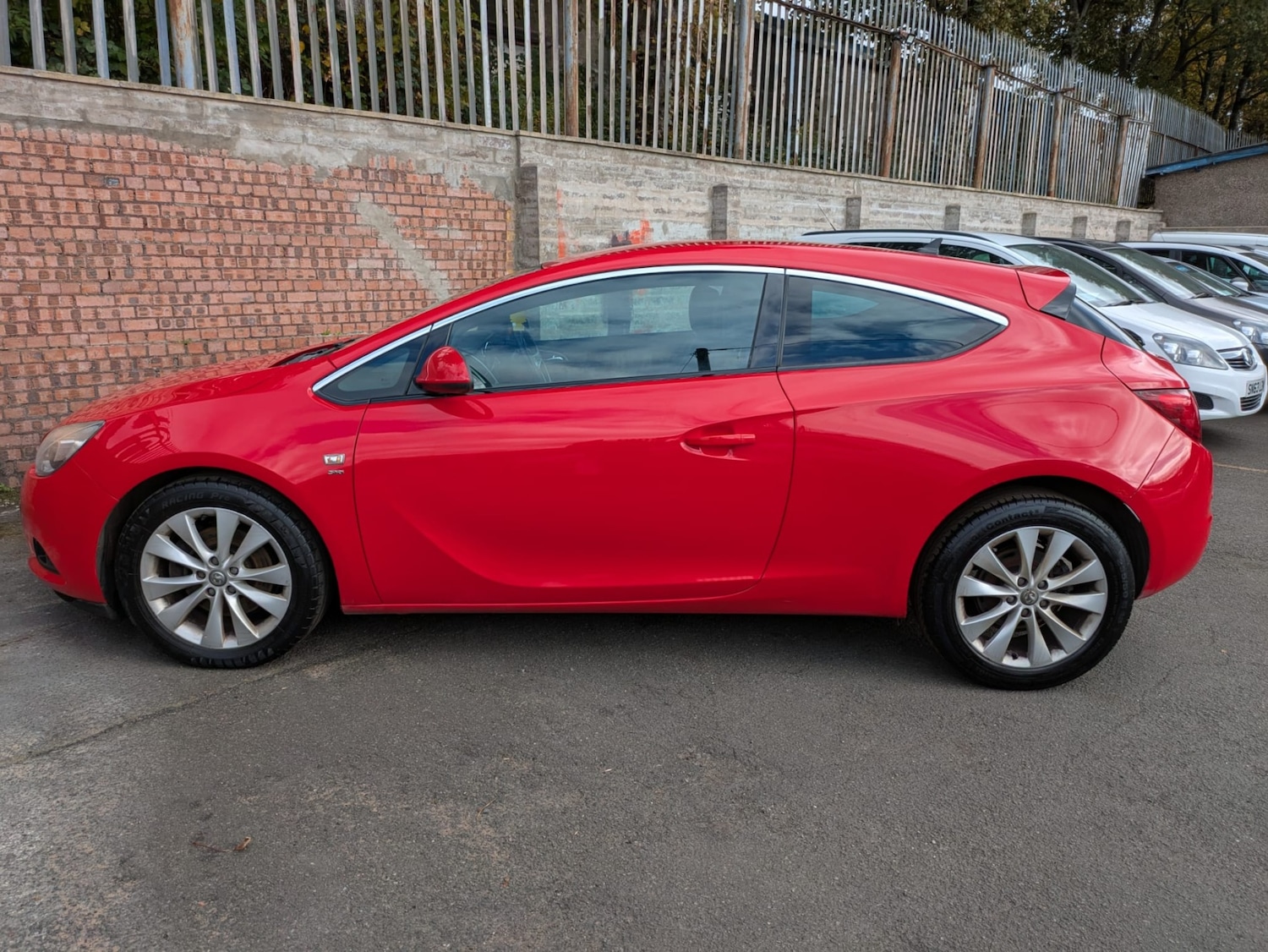 Used Vauxhall Astra GTC 2012 for sale - 76324450: Photo 2