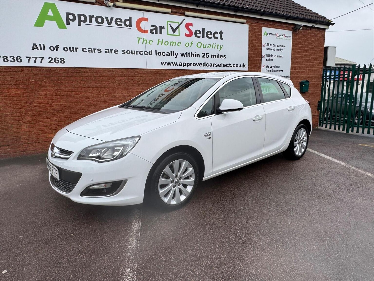 Used Vauxhall Astra 2015 for sale - 77562557: Photo 2