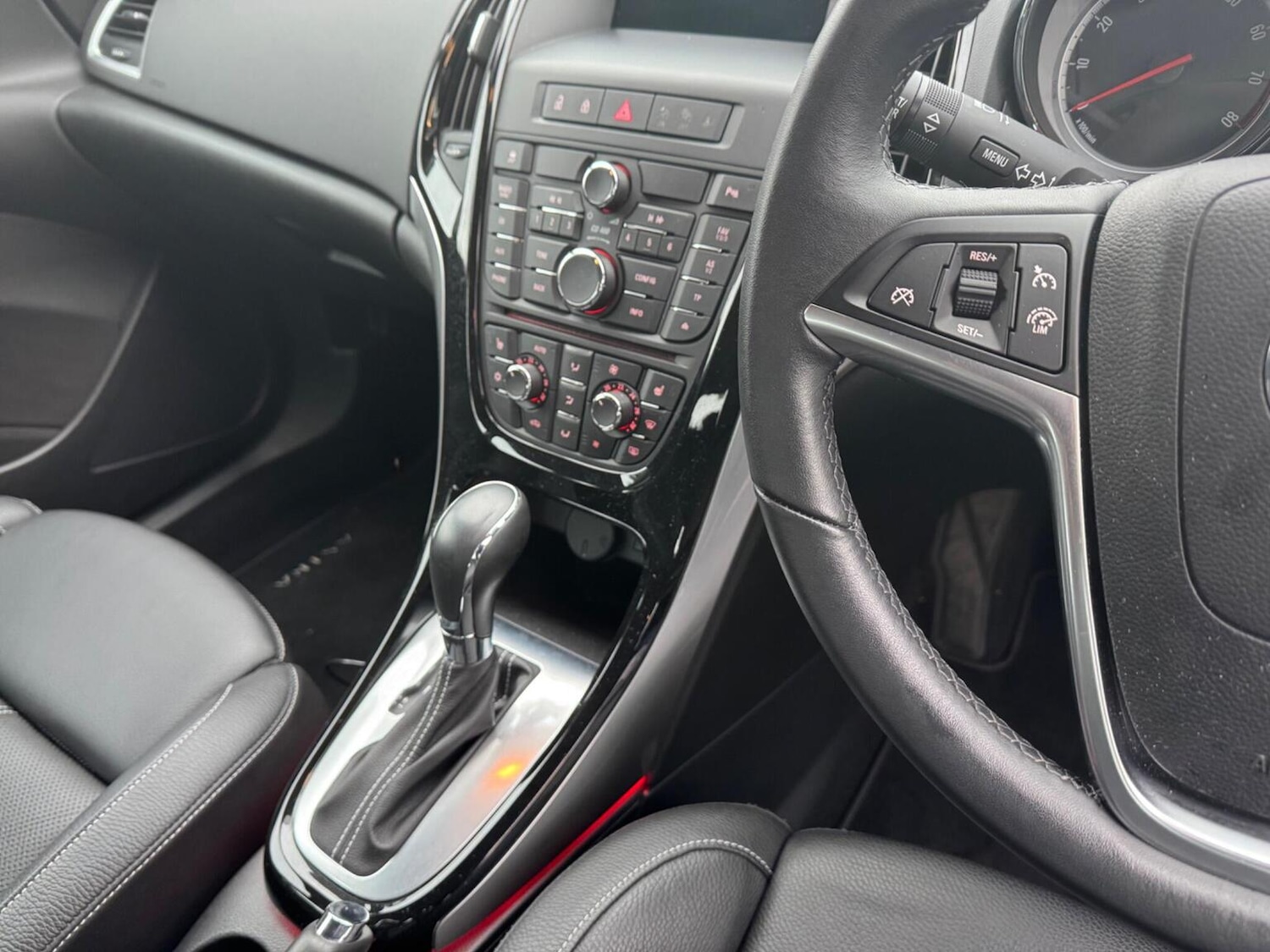 Used Vauxhall Astra 2015 for sale - 77562557: Photo 32