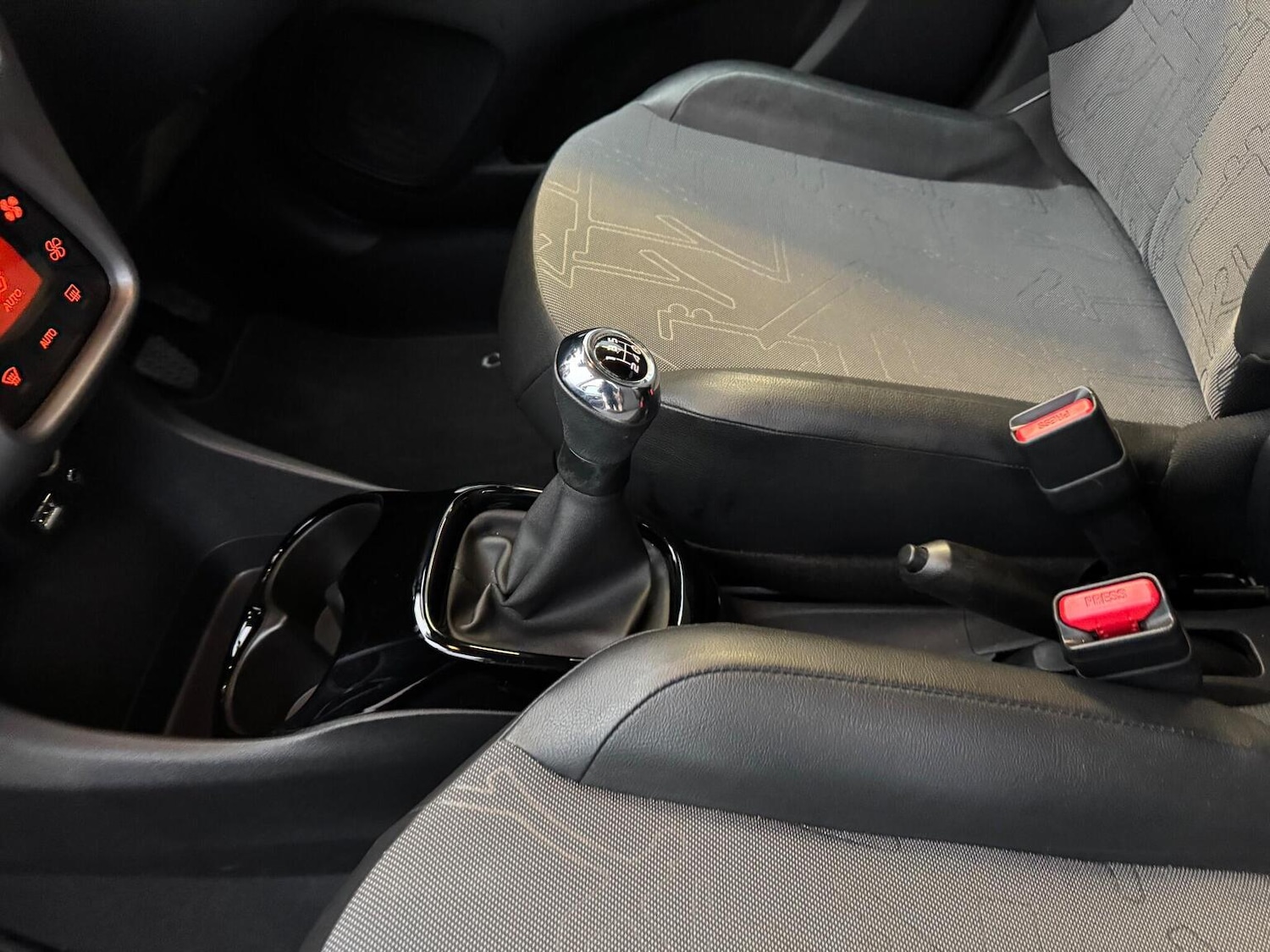 Used Toyota AYGO 2018 for sale - 76974323: Photo 33