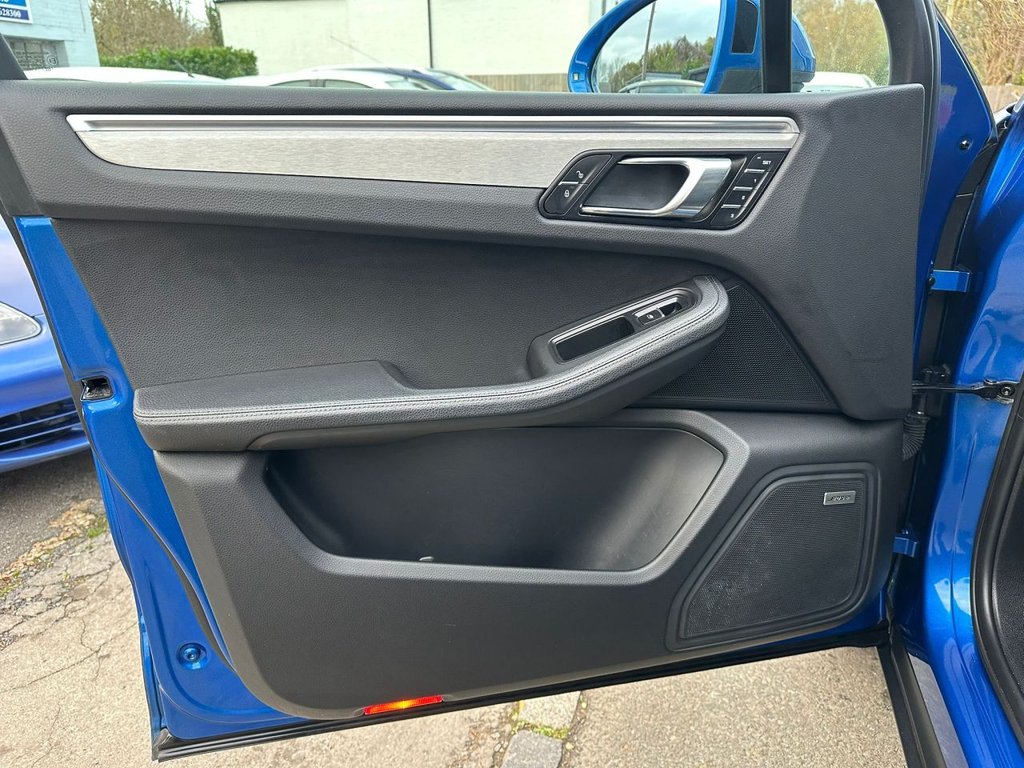 Used Porsche Macan 2017 for sale - 76547152: Photo 36