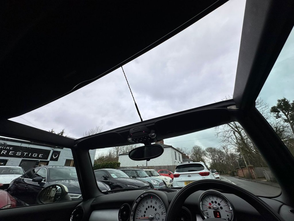 Used MINI Convertible 2011 for sale - 77498771: Photo 17