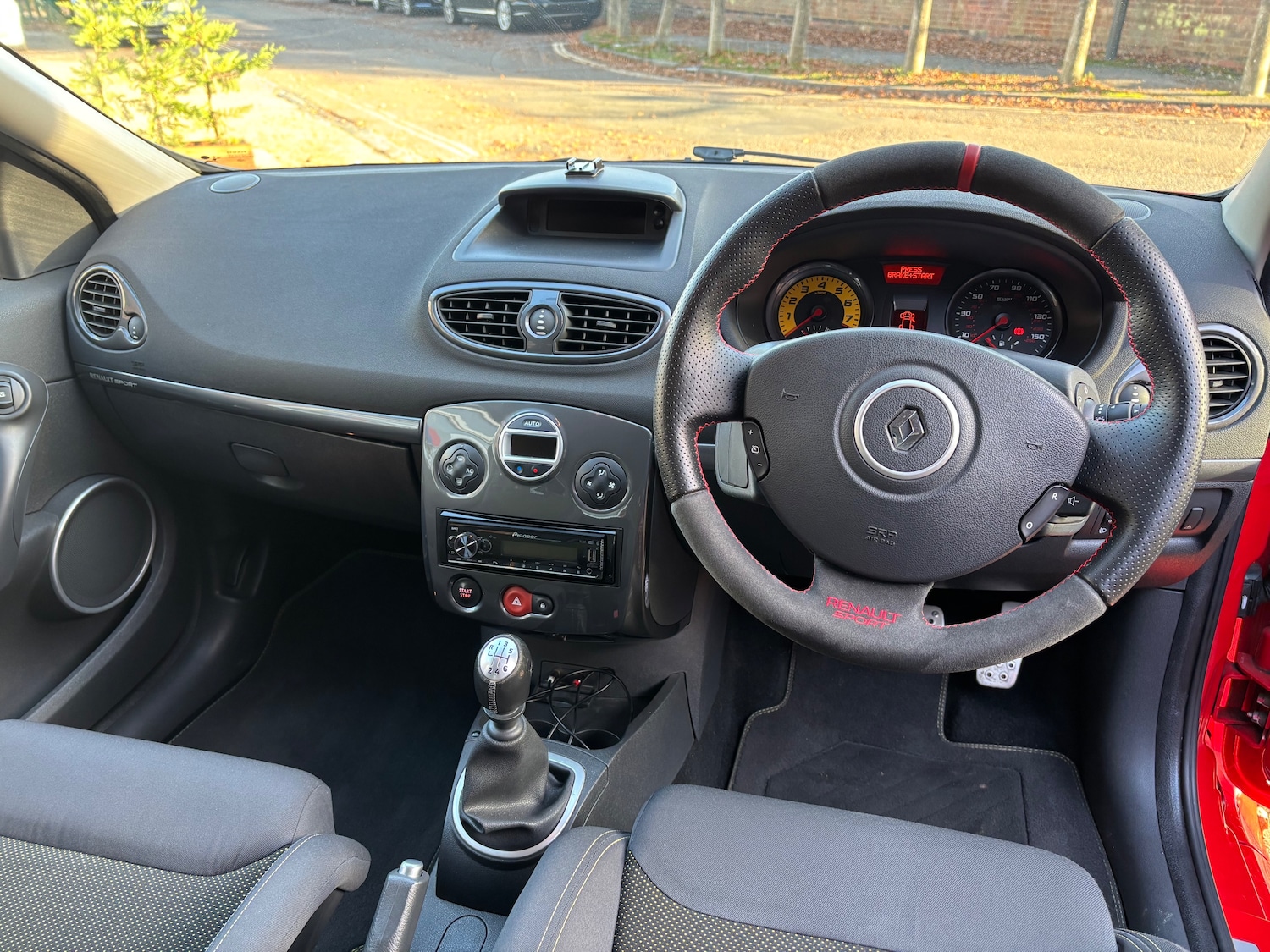 Used Renault Clio 2011 for sale - 76604283: Photo 22