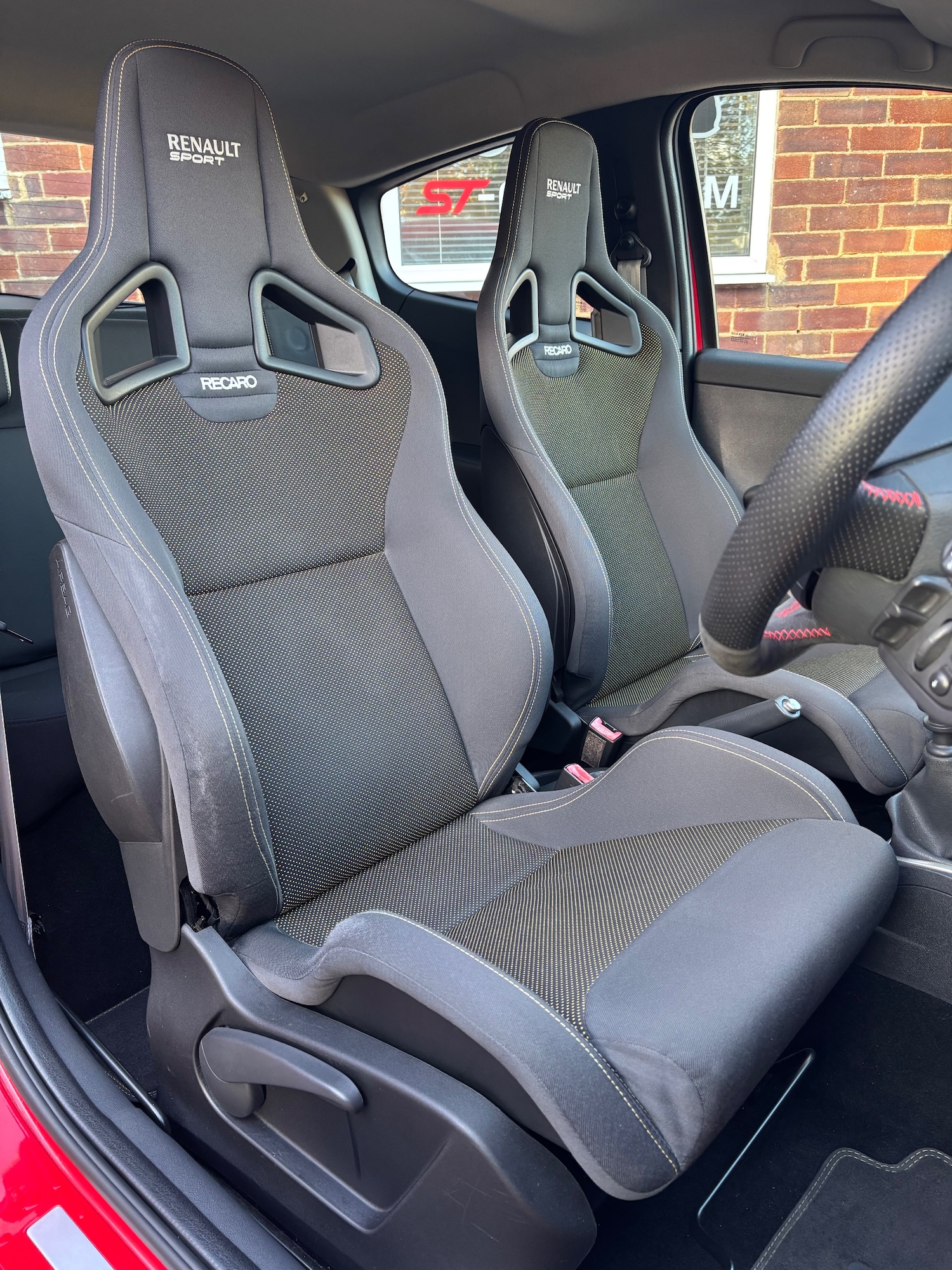 Used Renault Clio 2011 for sale - 76604283: Photo 24