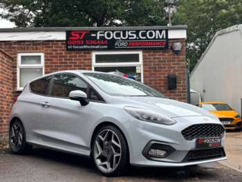 2018 (68) - 1.5T EcoBoost ST-2. FULL SERVICE HISTORY! 2 OWNERS! SILVER FOX! LED HEADLIG 3-Door