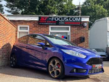 2016 (16) - 1.6T EcoBoost ST-2 Hatchback. 2 OWNERS FROM NEW! LOW MILES! COMPLETELY ORIG 3-Door