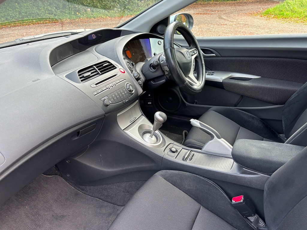 Used Honda Civic 2007 for sale - 76355320: Photo 2