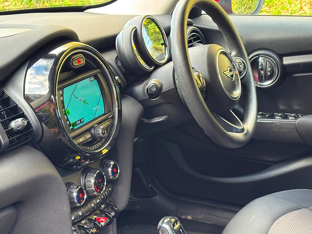 Used MINI Hatch 2019 for sale - 76438252: Photo 2