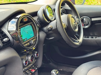 Used MINI Hatch 2019 for sale - 76438252: Photo