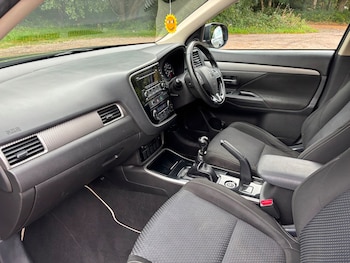 Used Mitsubishi Outlander 2017 for sale - 76196195: Photo 2