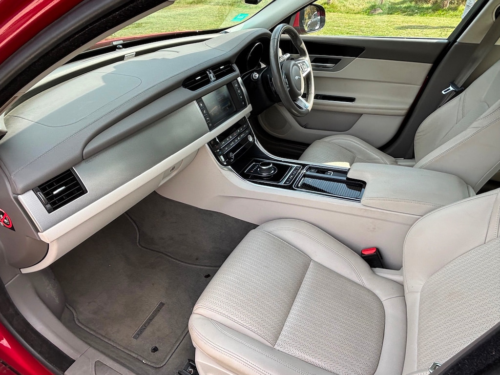 Used Jaguar XF 2018 for sale - 76378661: Photo 2