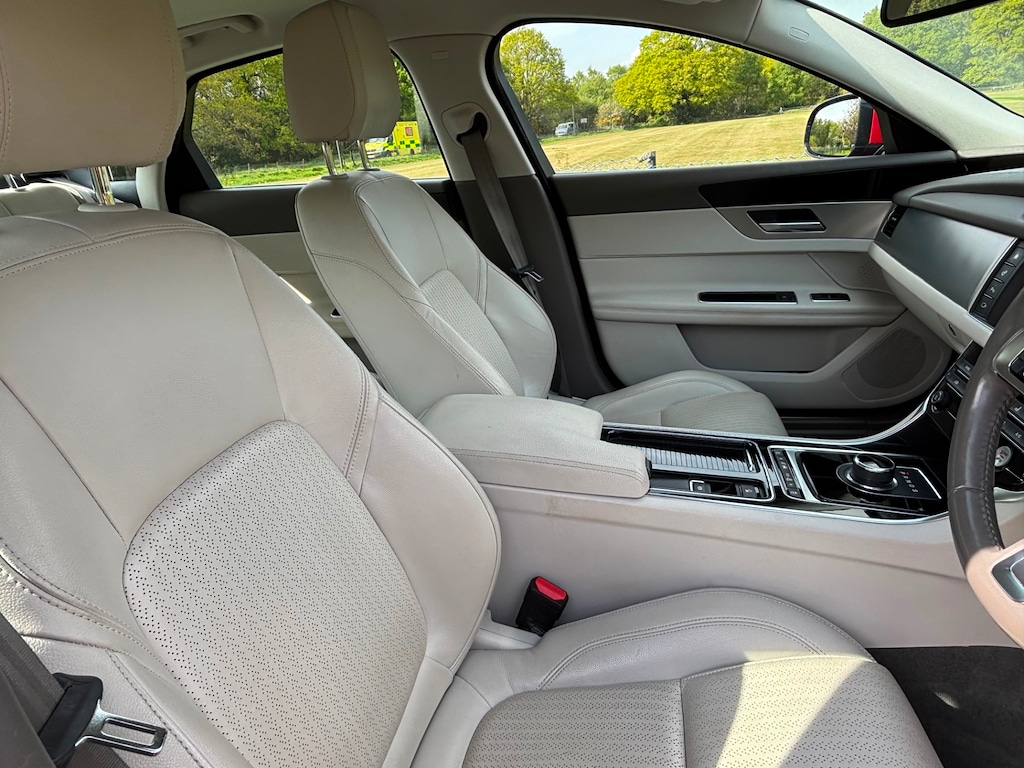 Used Jaguar XF 2018 for sale - 76378661: Photo 9