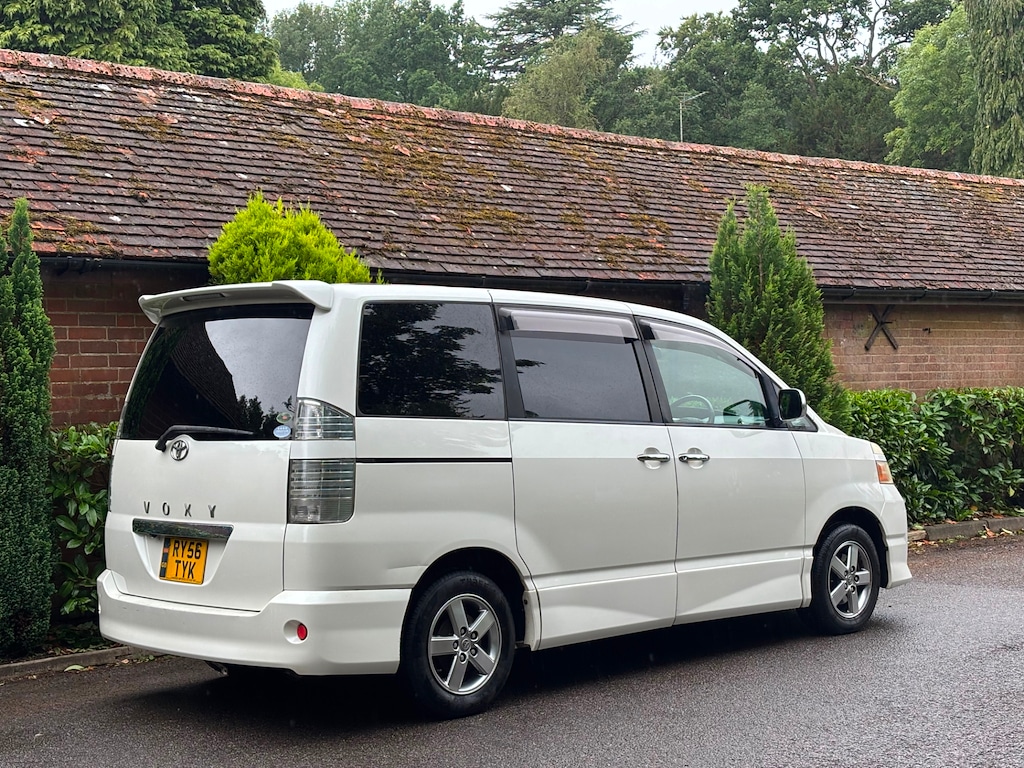 Used Toyota Voxy 2017 for sale - 76373049: Photo 4