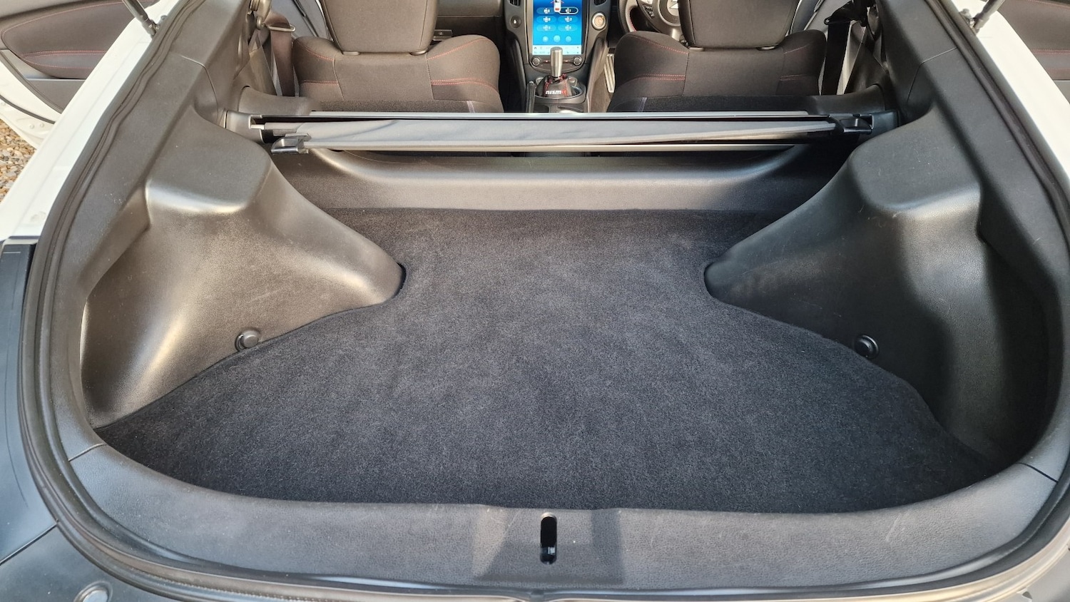 Used Nissan 370 Z 2014 for sale - 76643402: Photo 11