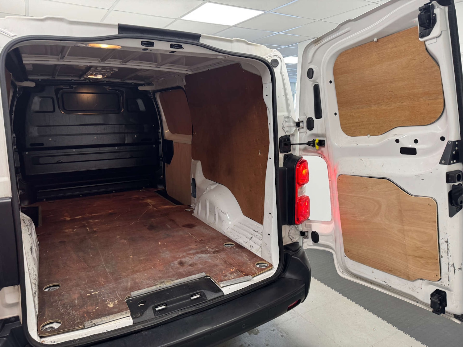 Used Vauxhall Vivaro 2020 for sale - 77716311: Photo 27