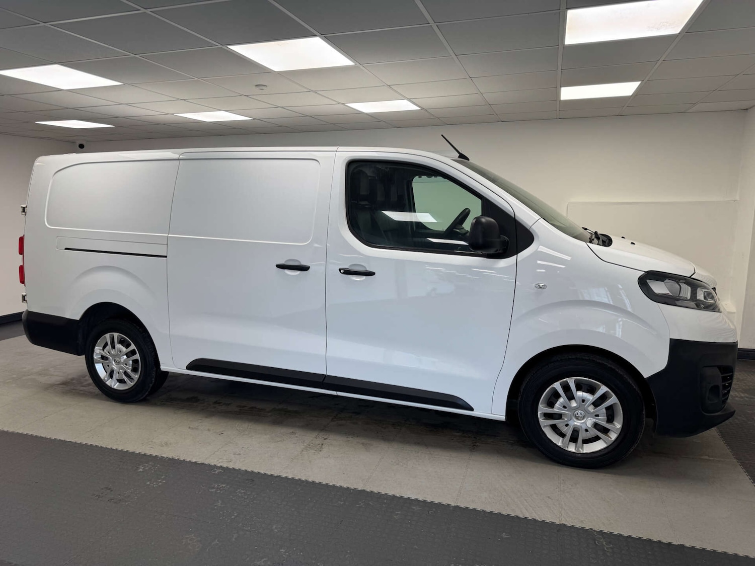 Used Vauxhall Vivaro 2020 for sale - 77716311: Photo 30