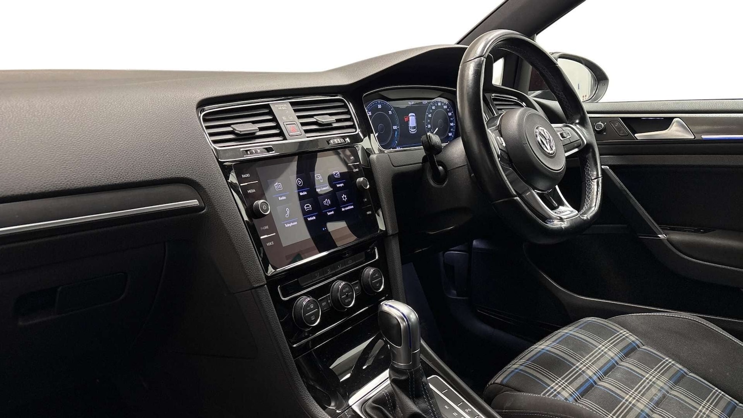 Used Volkswagen Golf 2018 for sale - 78090844: Photo 2