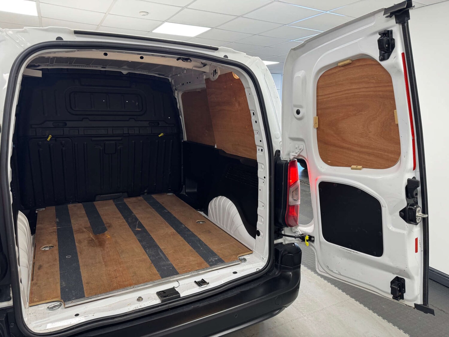 Used Peugeot Partner 2019 for sale - 77931006: Photo 28