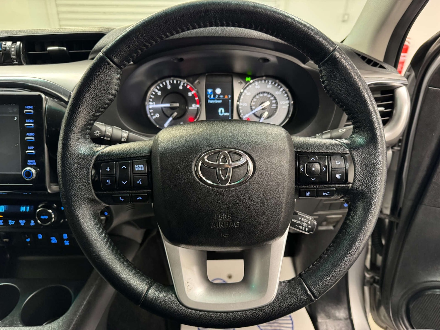 Used Toyota Hilux 2021 for sale - 77145119: Photo 12